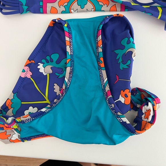 Like new Trina Turk 2 piece - Picture 3 of 4